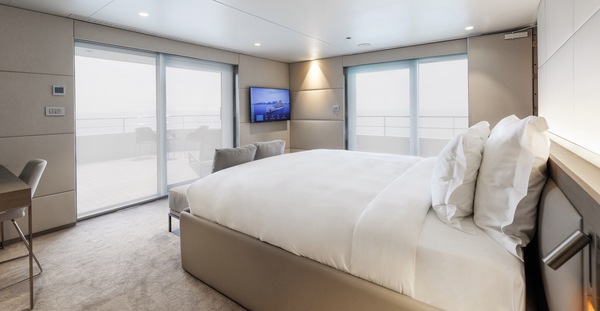 Emerald Cruises, Emerald Sakara, Yacht Suite 7.jpg